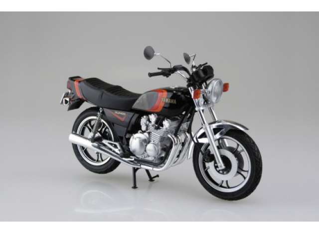 1980 4G0 Yamaha XJ400, plastic modelkit 1:12 Aoshima Model