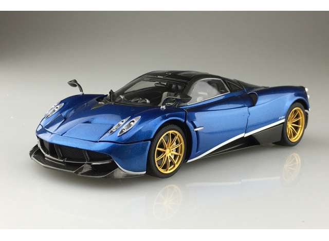 Pagani Huayra Pacchetto Tempesta 2018, plastic modelkit 1:24 Aoshima Model