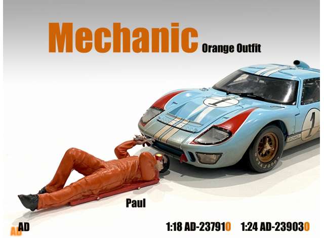 Mechanic Paul, orange (Car not included). 1:24 American Diorama Model
