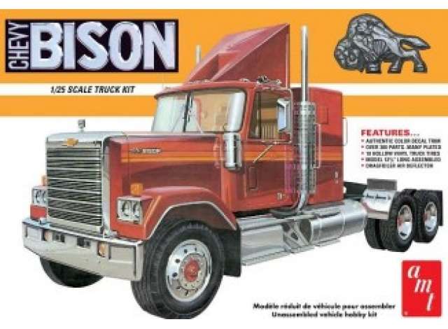 Chevrolet Bison Conventional Tractor, plastic modelkit 1:25 AMT Model