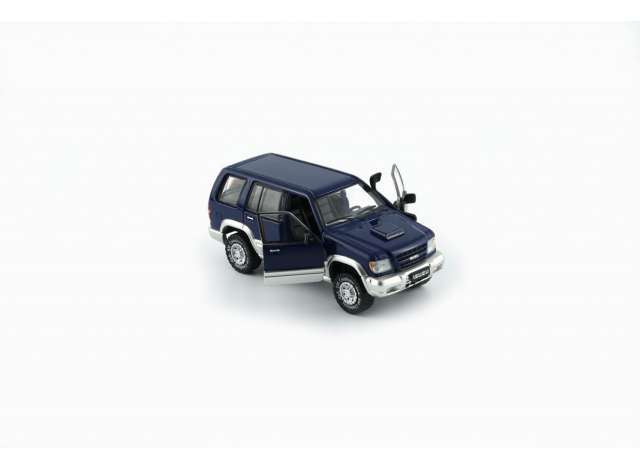 1998-2002 Isuzu Trooper Big Horn, purple/blue 1:64 BM Creations Model