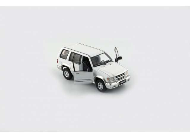 1998-2002 Isuzu Trooper Big Horn, white 1:64 BM Creations Model
