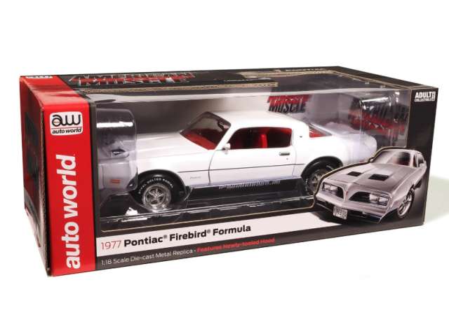 1977 Pontiac Firebird Formula, cameo white 1:18 Auto World Model