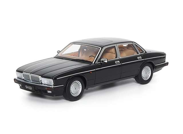 Jaguar Daimler XJ6 (XJ40), ebony black 1:18 Almost Real Model