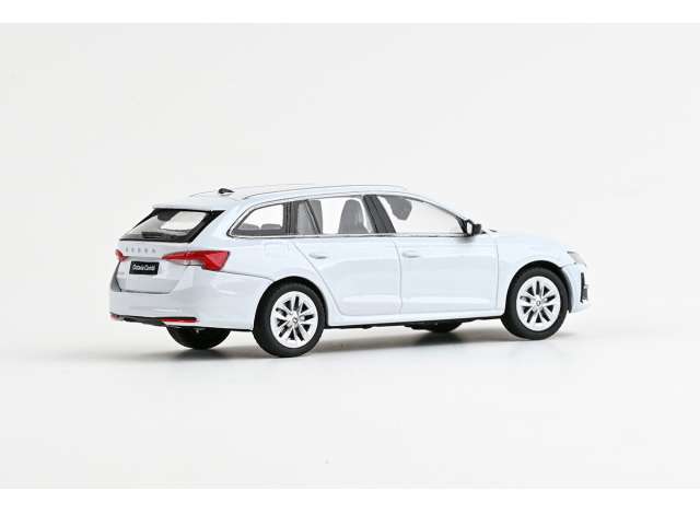Pre-Order - 1:43 Abrex 2024 Skoda Octavia IV FL Combi, Moon White Metallic AB143AB-050EJ Stocks Due Jul / Aug