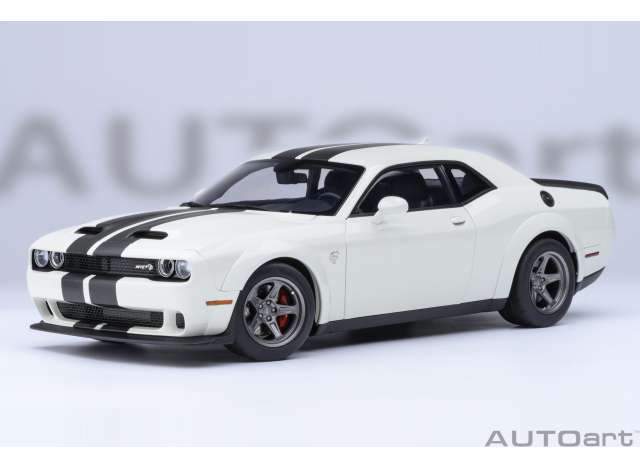 Dodge Challenger Superstock, white 1:18 AutoArt Model