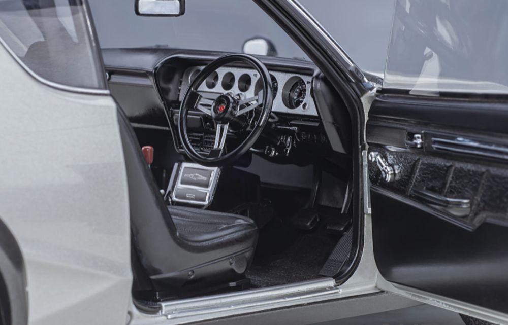Available to Order – Nissan Skyline 2000GT-R KPGC110 Silver 1:18 (AUT 77471)