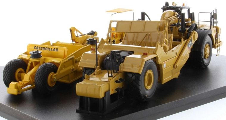 CAT 621K & #70 Scapers w/D7 Track Type Tractor 1:50 – diecast model (view 3)