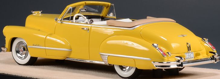 Cadillac Series 62 Convertible Yellow Open Top 1:43 – diecast model (view 3)
