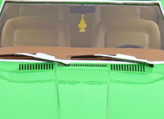 Available To Order – Ford Taunus GXL Sedan 1971 w/Vinyl Roof (Square Headlights) Light Green/Matt Black 1:18 (KKS DC180971)