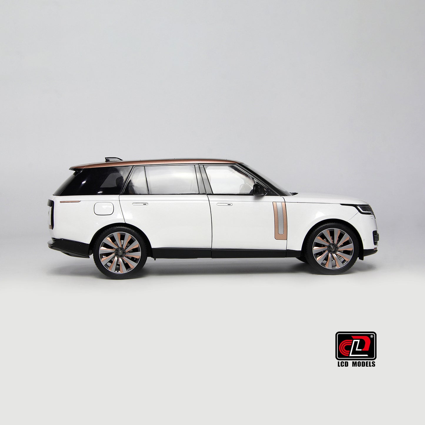 Available to Order – Land Rover Range Rover SV Serenity 2022 White w/Rose gold Roof 1:18 (LCD 18017W)