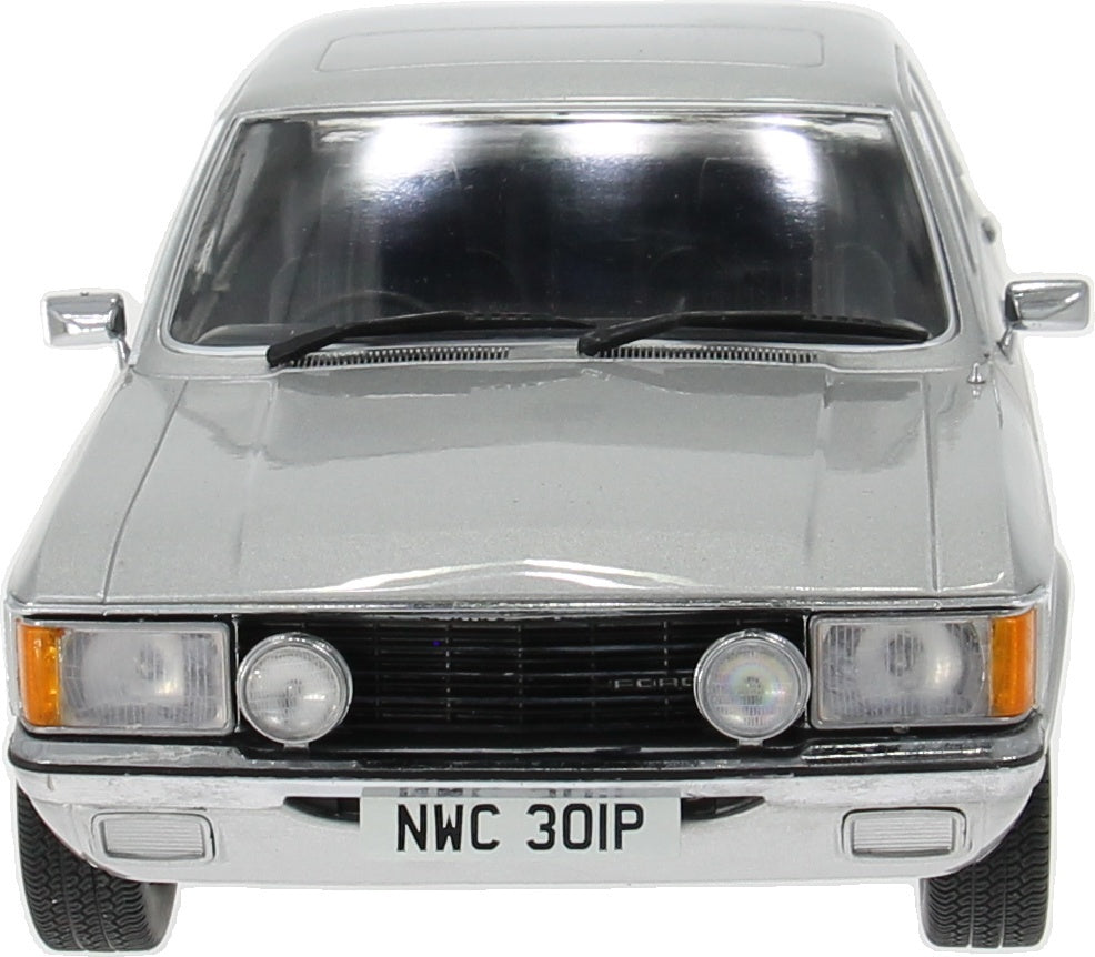 Ford Granada MK1 - Silver - RHD UK Exclusive 360pcs 1:18 MCG Model (view 6)