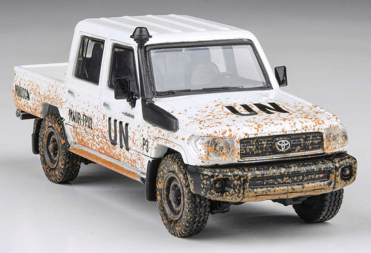 Available to Order – Toyota Land Cruiser LC79 UN Minusca Off Road Effect 2014 (LHD) 1:64 (PAR 55687)