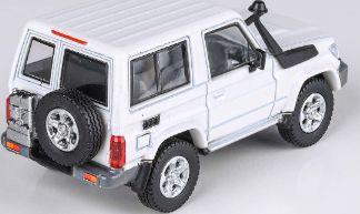 Toyota Land Cruiser 71 Short Wheel Base French Vanilla 2014 (RHD) 1:64 – diecast model (view 4)