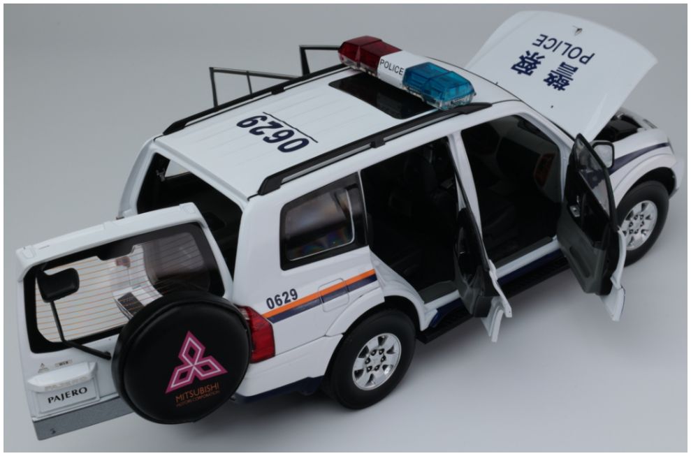 Available To Order – Mitsubishi Pajero V73 China Police 1:18 (SUN H5835)