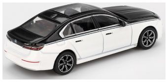 Available To Order – BMW I7 XDRIVE60 Alpine White/Black Sapphire (LHD) 1:64 (TSM MGT00959-L)