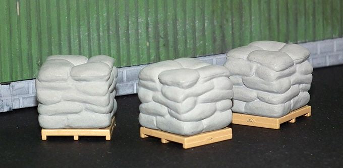 3pc Set - Sacks on pallets (Painted) OO – diecast model (view 2)