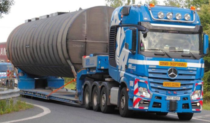 Available To Order – Mercedes Benz Actros MP4 SLT Giga Space 8x4 Lowloader 'APB Plzen' 1:50 (WSI 01-3799)