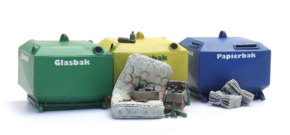 Available to Order – Glass and paper recycling containers Garbage 1:87 Resin Kit, Unpainted 1:87 (ATT 10391)