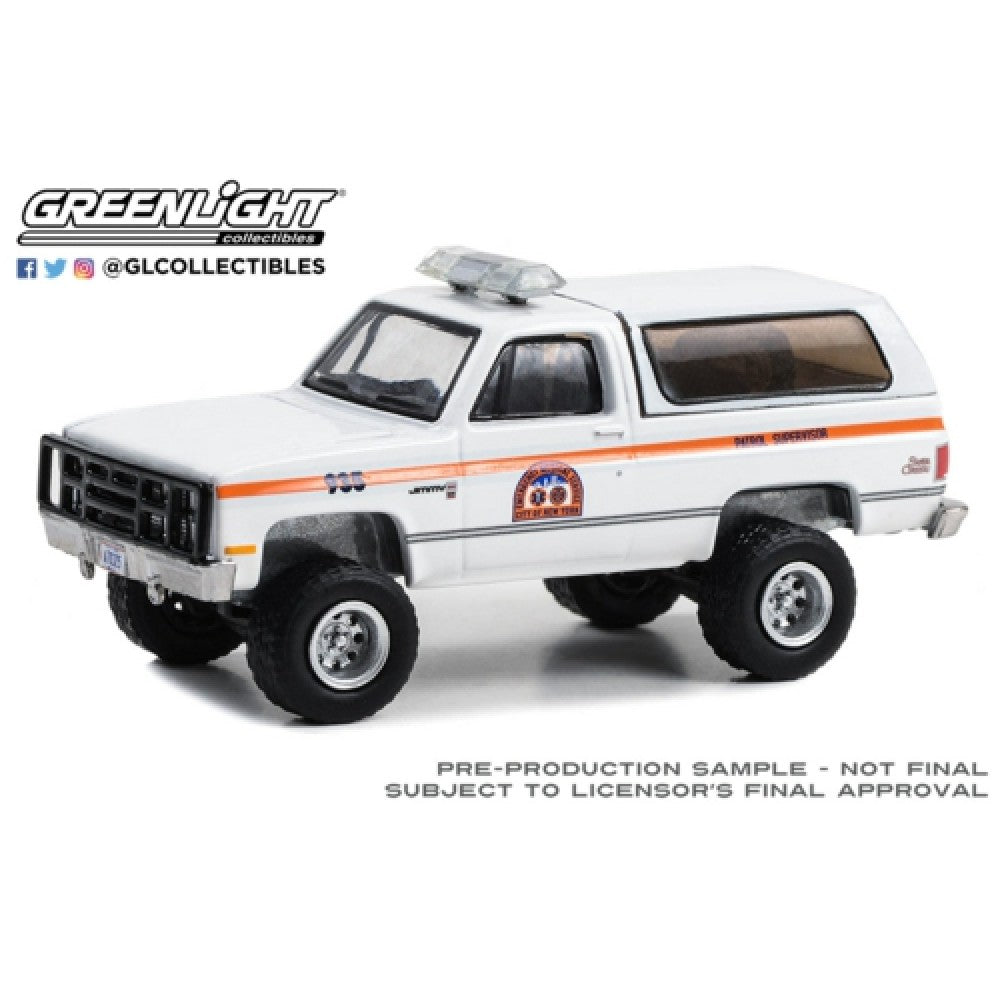 THIS ITEM IS AVAILABLE TO ORDER FROM OUR SUPPLIER - 1:64 GREENLIGHT GL30445 FIRST RESPONDERS - 1986 GMC JIMMY - NYC EMS (CITY OF NEW YORK EMERGENCY MEDICAL SERVICE) PATROL SUPERVISOR