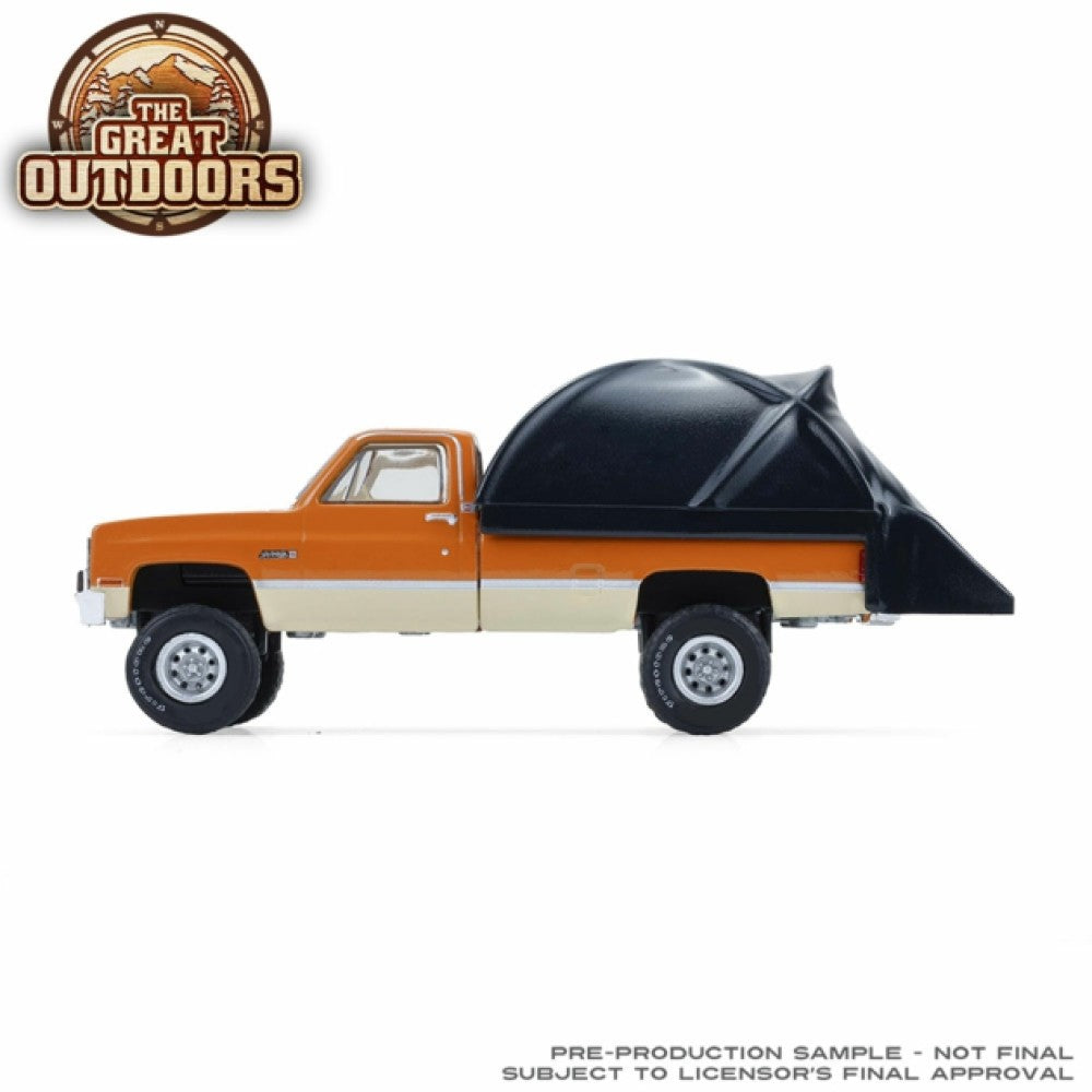 Available to Order – The Great Outdoors Series 4 - 1986 Gmc Sierra Lifted - Desert Sand and Doeskin Tan with Modern Truck 1:64 GreenLight Model (GL38080-B)