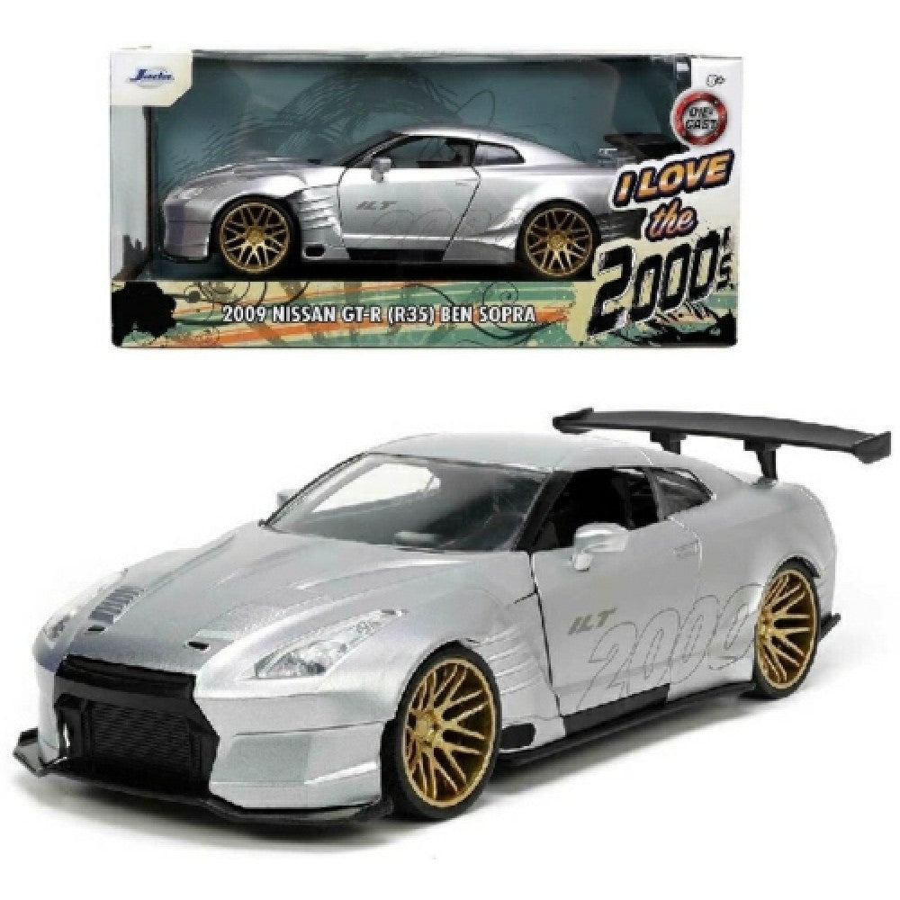 THIS ITEM IS AVAILABLE TO ORDER - 1:24 JADA JAD31377 2009 NISSAN SKYLINE GT-R R35 BEN SOPRA SILVER I LOVE THE 2000S