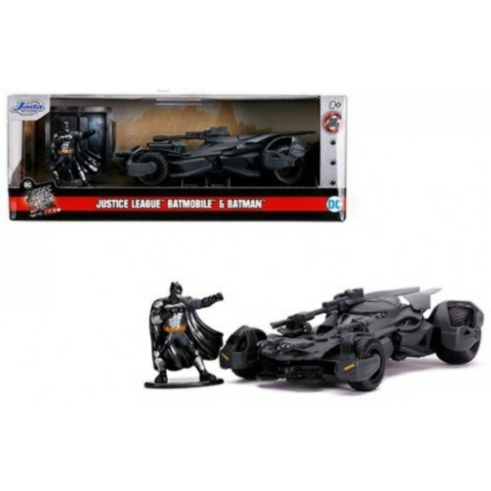 THIS ITEM IS AVAILABLE TO ORDER - 1:32 JADA JAD31706 JUSTICE LEAGUE BATMAN BATMOBILE WITH BATMAN FIGURE DC COMICS