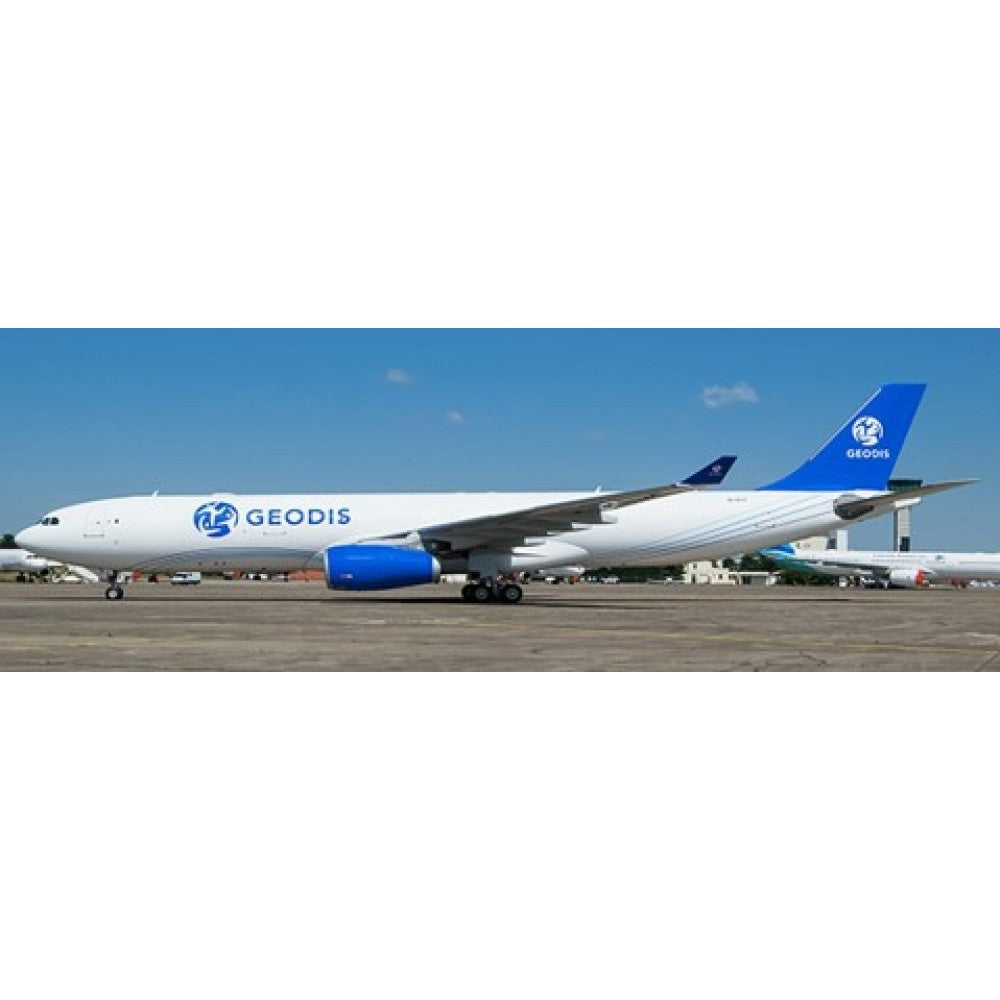 Available to Order – Titan Airways Airbus A330-300(p2f) Geodis Livery Reg: G-EODS with Antenna 1:400 Model (jclh4267) 1:400 JC Wings Model (JCLH4267)