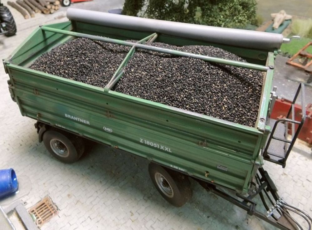 Available to Order – Rapeseed Grains, 150g 1:32 (JUW 23311)