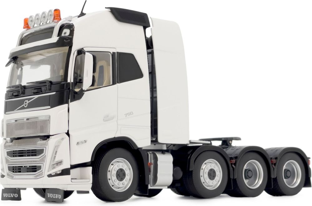 Available to Order – Volvo FH5 8x4 Clear White 1:32 (MAR 2322-01)
