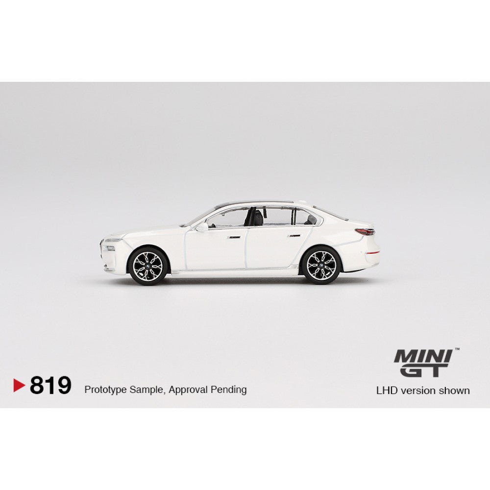 BMW I7 XDRIVE60 Mineral White (LHD) 1:64 Mini GT Model Car (MGT00819-L)