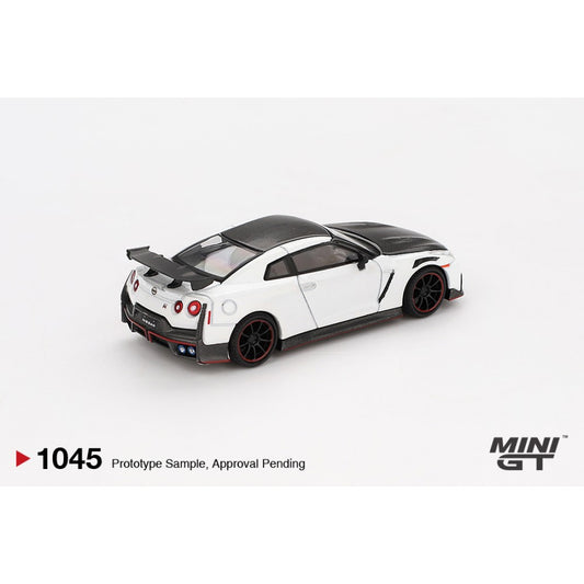 Nissan GT-R NISMO 2024 Brilliant White Pearl (LHD) 1:64 Mini GT Model Car (MGT01045-L)