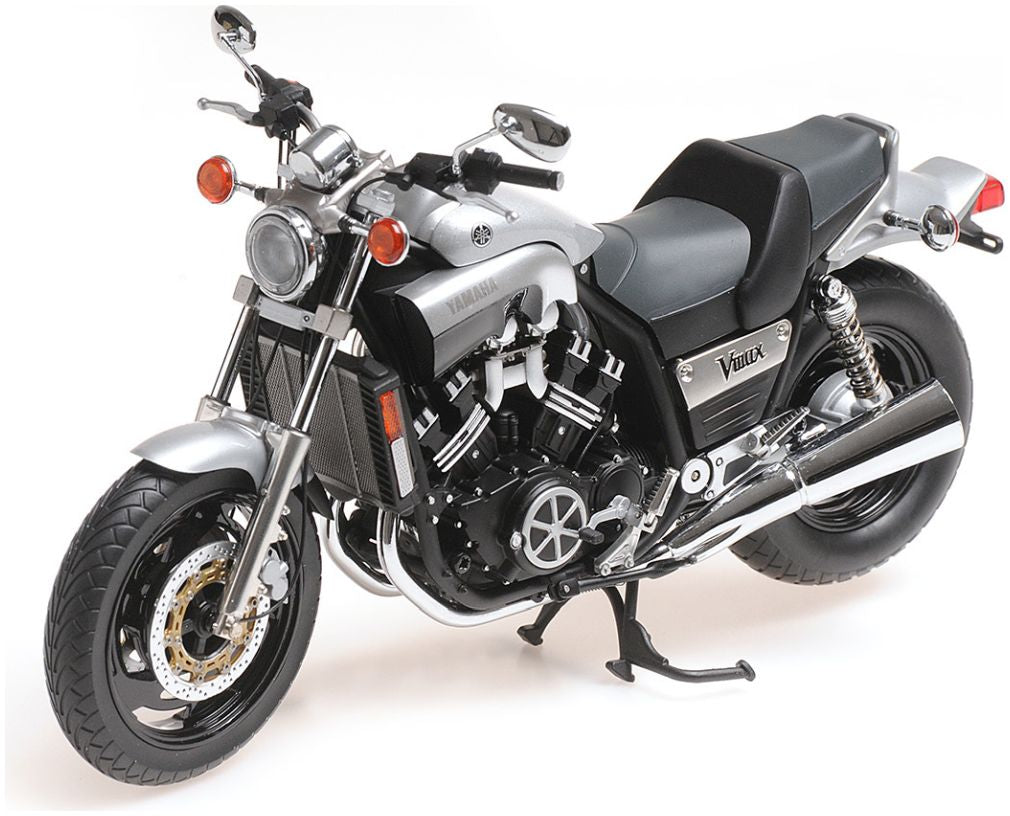 Available to Order – Yamaha Vmax - 1993 - Silver Metallic 1:12 (MIN 122 163702)