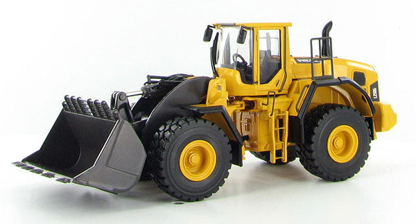 Available To Order – Volvo L250G Loader 1:50 Motorart Model (MTA 300030)