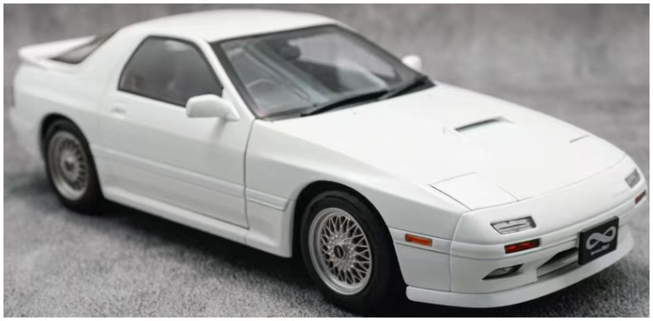 Available to Order – Mazda Savanna RX-7 Infini (FC3S) White 1:18 (WHE 180402)