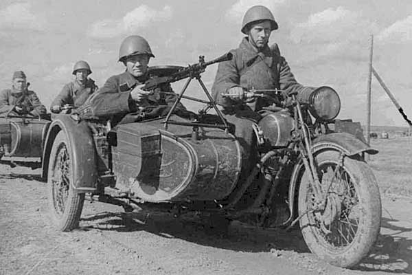 Available To Order – Soviet M-72 Sidecar Motorcycle with Crew 1:72 Zvezda Model (ZVE 6277)