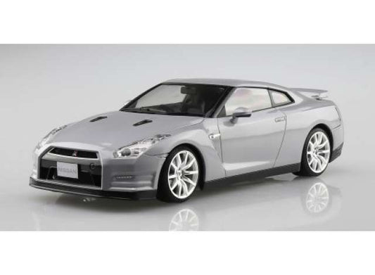 2014 Nissan GT-R (R35) Pre-Painted, metallic silver 1:24 Aoshima Model