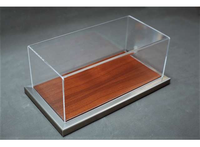 Display Case Goodwood with Mahogany Wood Base & metal edge - 650x310x210mm. 1:8 Atlantic Model