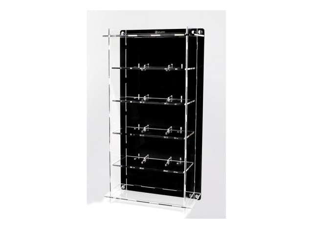 Acrylic Multicase for five scale cars (5x1). Can be used either wall mount or desk-top. Package includes parts for wall mounting. 1:18 – diecast model