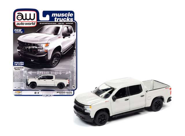 2019 Chevy Silverado Custom Trailboss, iridescent pearl tricoat metallic 1:64 Auto World Model