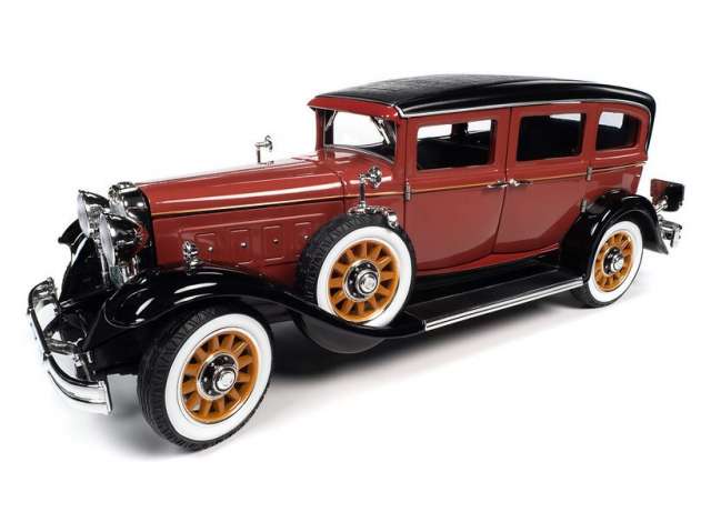 1931 Peerless Master 8 Sedan, red & black 1:18 Auto World Model