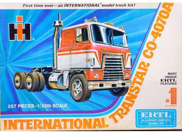 International Transtar CO-4070A Semi Tractor, plastic modelkit 1:25 AMT Model
