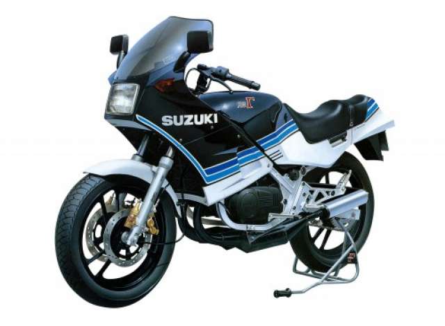 1984 Suzuki GJ21A RG250, plastic modelkit 1:12 Aoshima Model