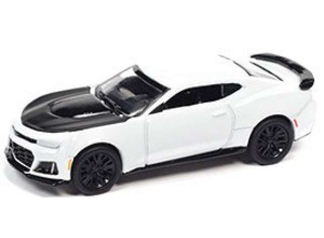 2019 Chevrolet Camaro ZL1, gloss white 1:64 Auto World Model