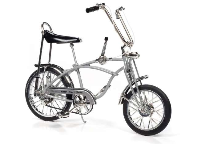 Schwinn "Grey Ghost" bike, grey 1:6 Auto World Model