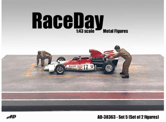 Race Day Set #5, set of 2 figure's 1:43 American Diorama Model