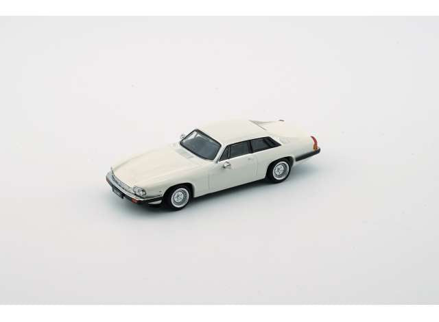 1984 Jaguar XJS, glacier white 1:64 BM Creations Model