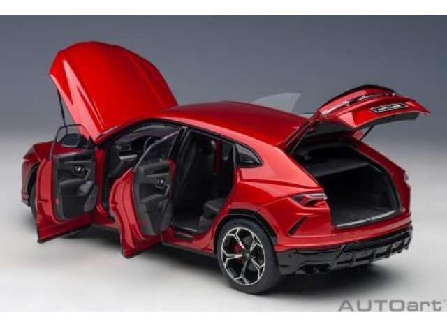 Lamborghini Urus, rosso efesto 1:18 AutoArt Model