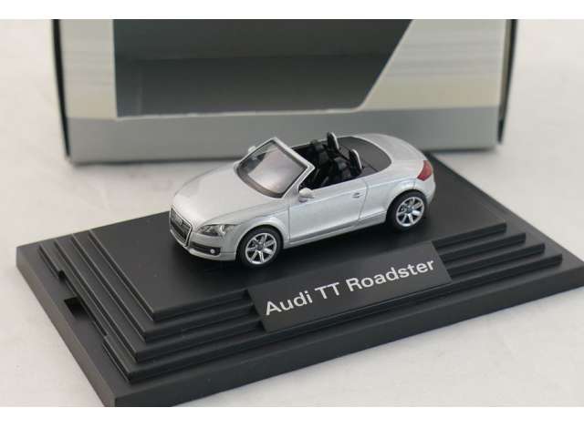 Audi TT Roadster *in dealer packaging*, silver 1:87 Wiking Model