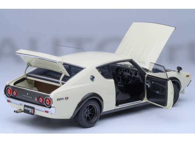 Nissan Skyline 2000 GT-R (KPGC110), white 1:18 AutoArt Model